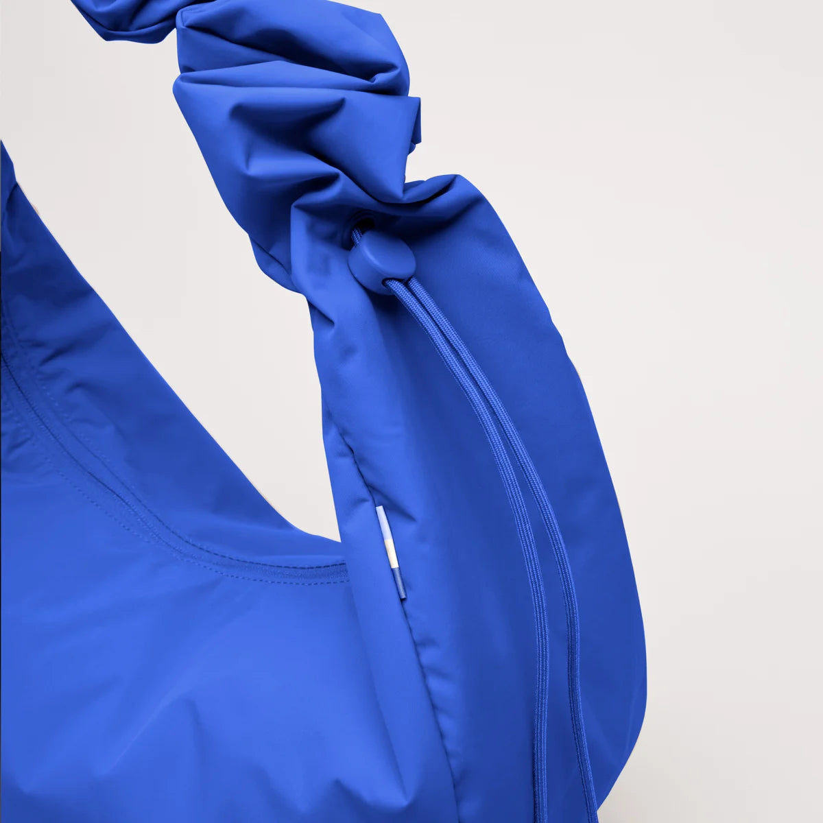 MOON BAG RUFFLE, cobalt
