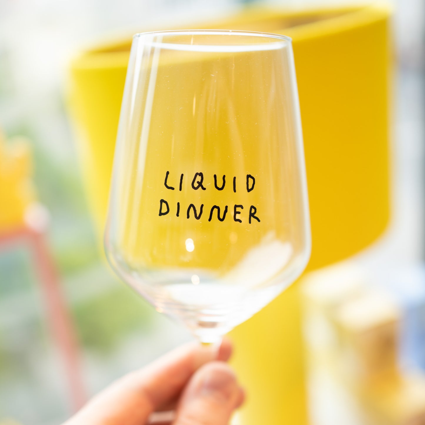 "Liquid Dinner" Weinglas by Johanna Schwarzer × selekkt