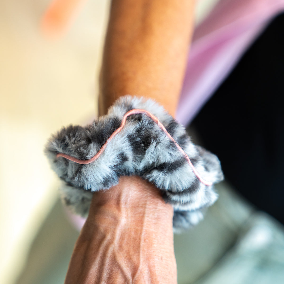Scrunchie, Leo, fake fur, grau
