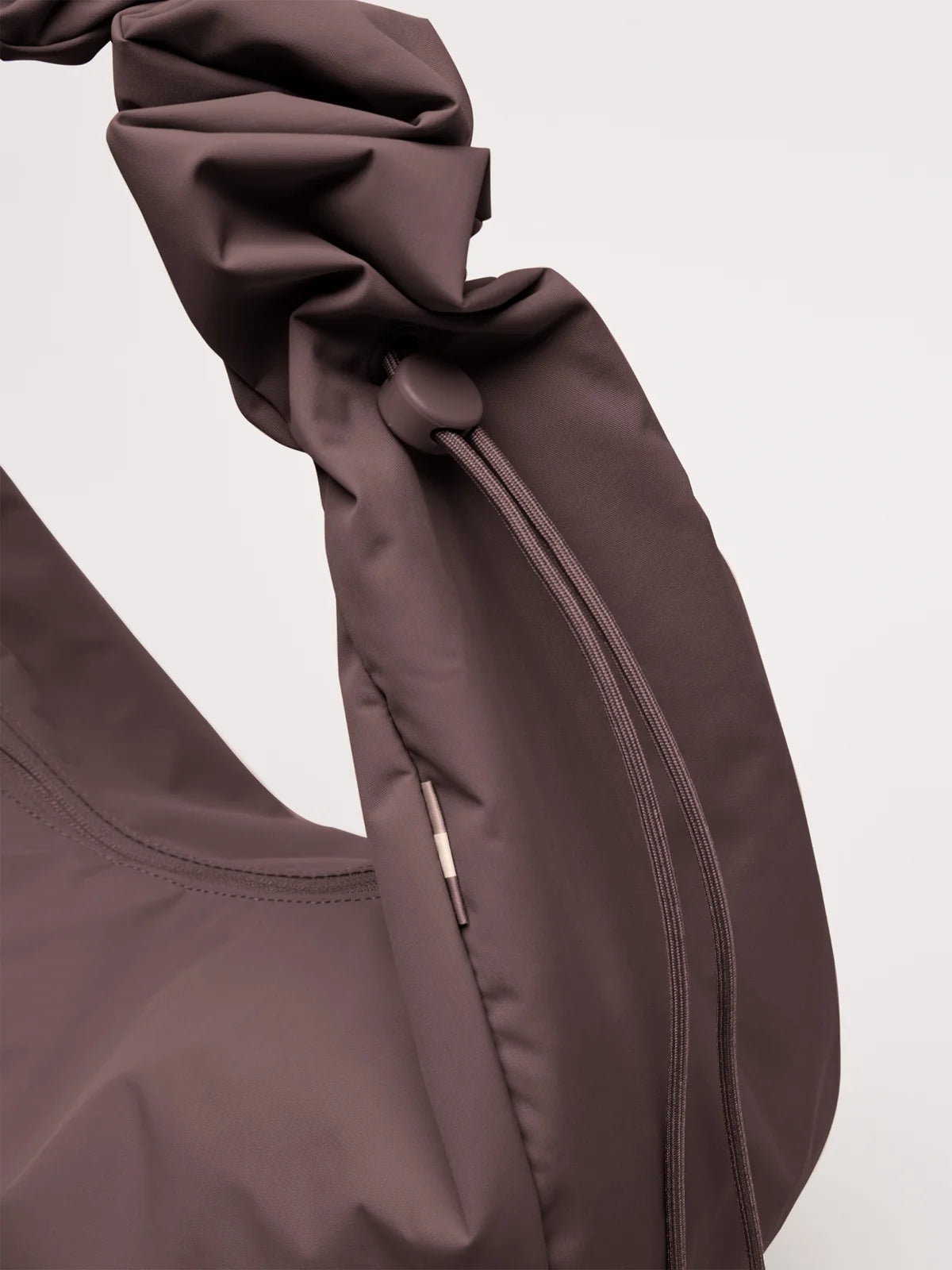 MOON BAG RUFFLE, sea lion