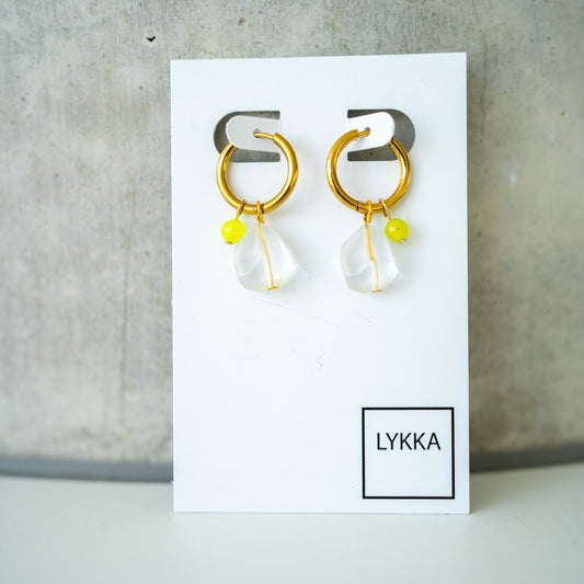 LYKKA Ohrringe "pebble small" - gold transparent limette