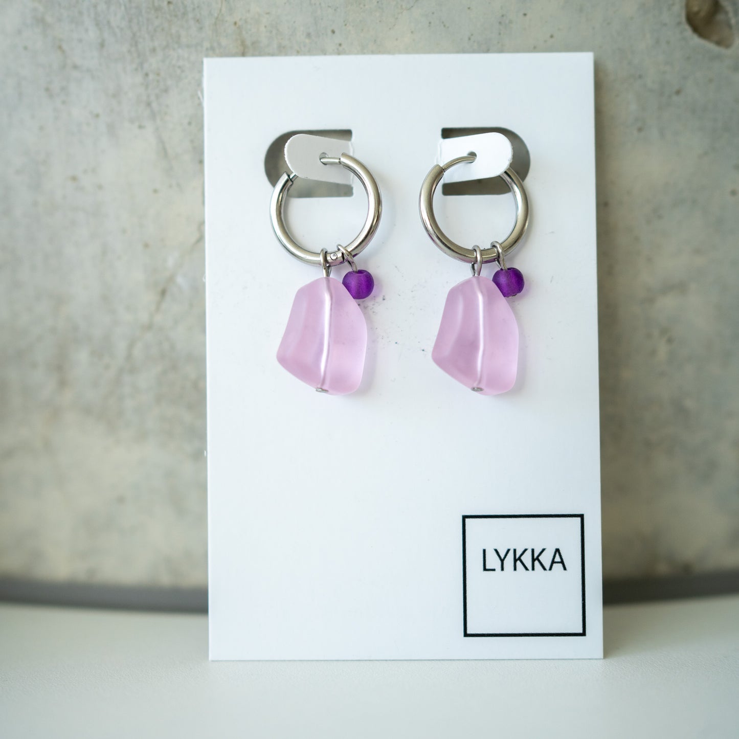 LYKKA Ohrringe "pebble big" - silber hell-lila purple