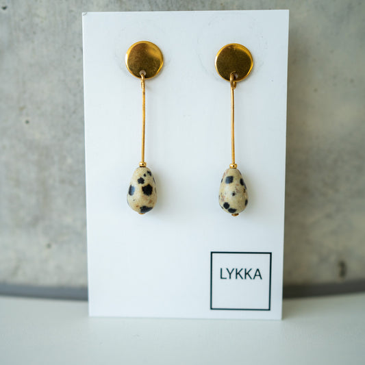 LYKKA Ohrringe "long drop" - gold dalmatiner jaspis