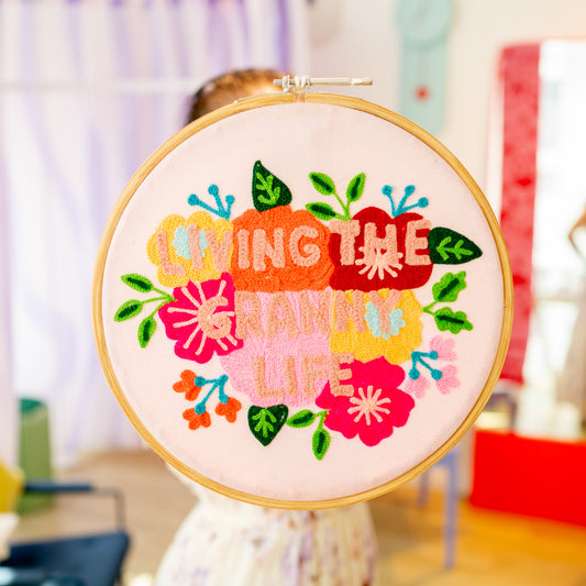 Living the Granny Life | Stickrahmen Wandbild