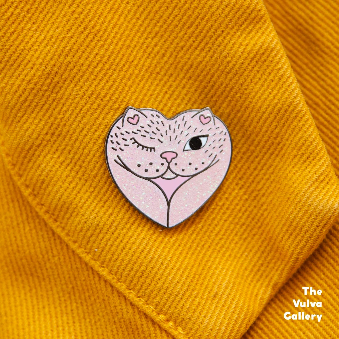 Emaille Pin | Vulvacat | Soft Pink Glitter