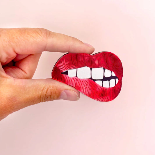 Brosche | bite me