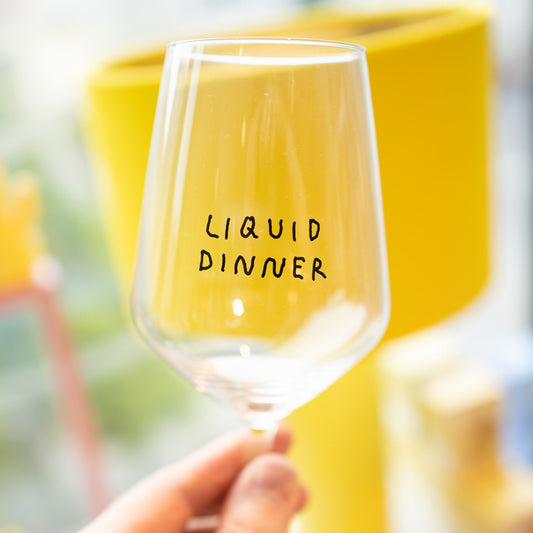 "Liquid Dinner" Weinglas by Johanna Schwarzer × selekkt