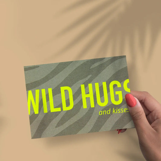Wild hugs and kisses | Postkarte