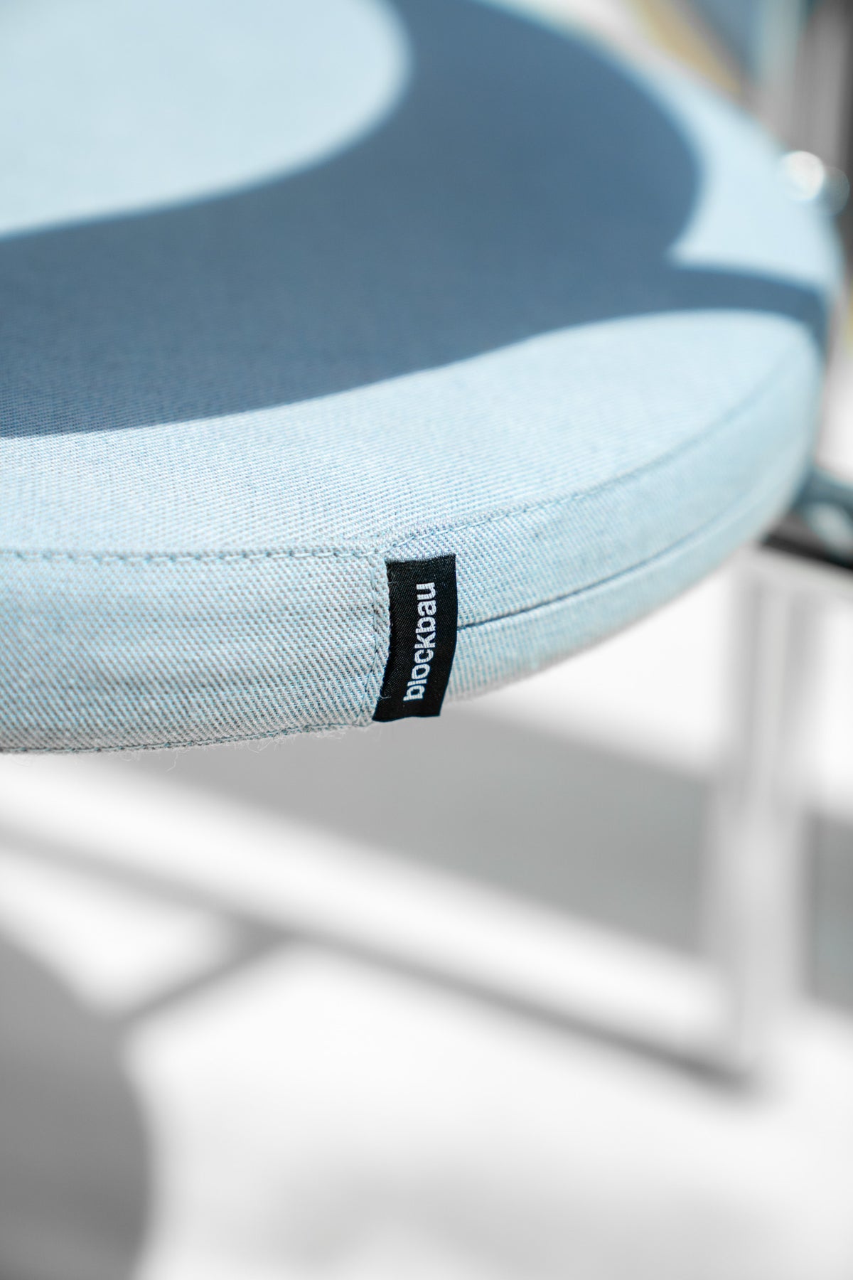 Arm Chair 32 | hellblau chrome